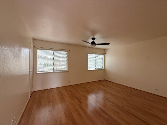 Building Photo - 1629 S Kirkwood Rd