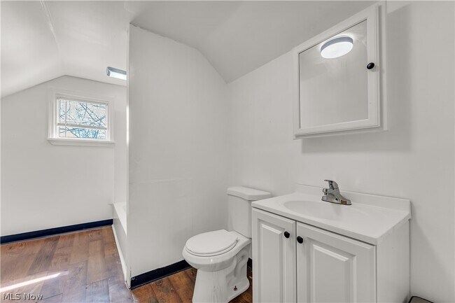 Building Photo - 2225 Oak Park Ave