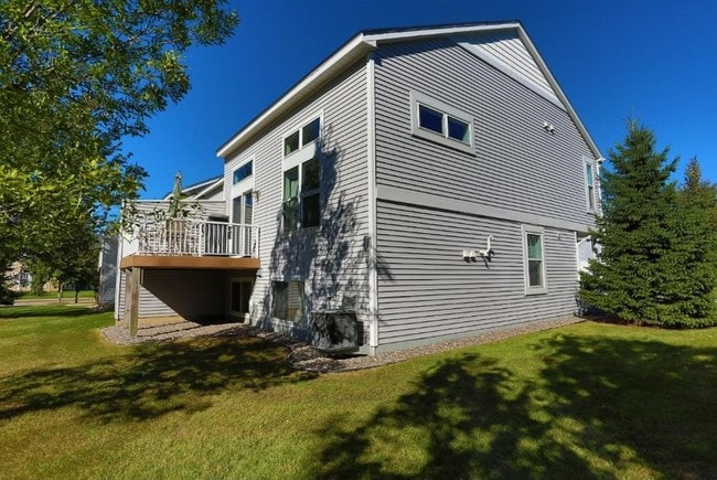 Building Photo - 10515 Pond Curve