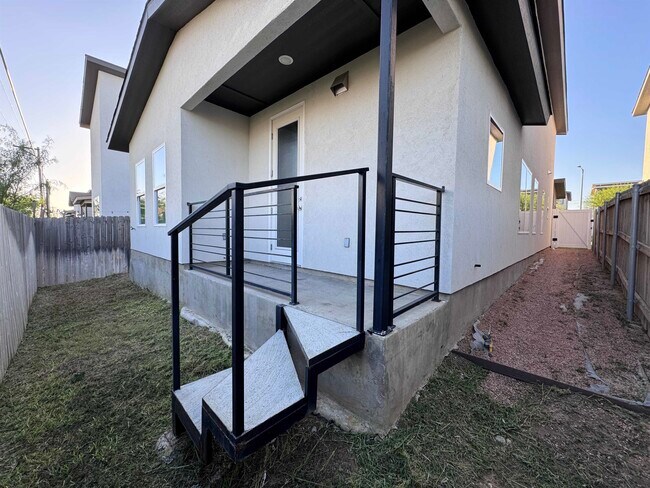 Building Photo - 417 Deer Path Lp