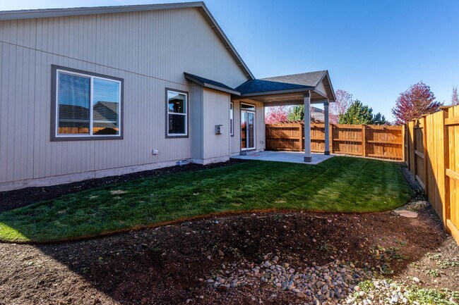Building Photo - 3667 SW Pumice Stone Ave