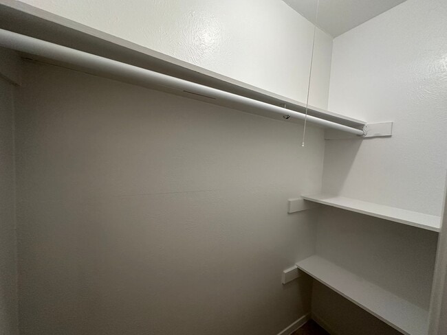Building Photo - Charming 2-Bed Unit in Dallas! Community p...
