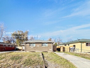 Building Photo - 1345 Xanadu St