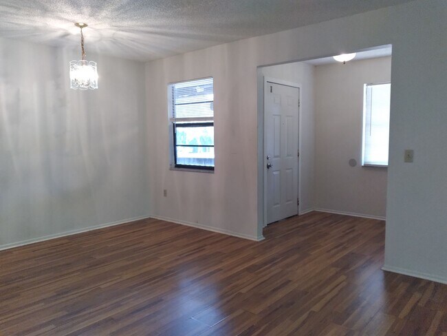 Building Photo - PRICE IMPROVEMENT!!  3/2 2nd floor Villa