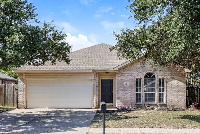 Building Photo - 2321 Wildwood Ln