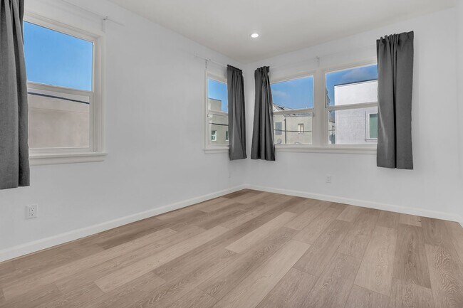 Building Photo - 1155 W Exposition Blvd