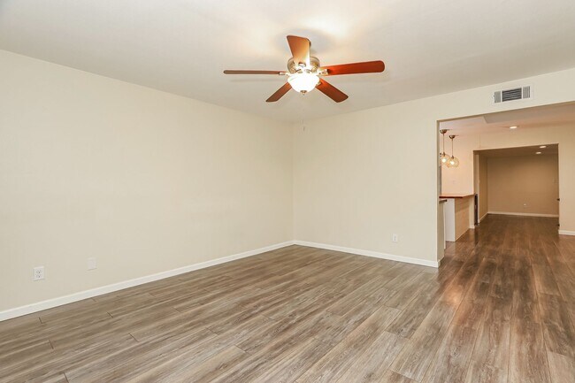 Building Photo - 3 bedrooms, HUGE yard, detached workshop & She shed, No HOA - Only 2 miles from Randolph AFB