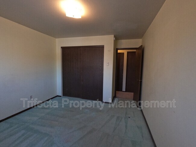 Building Photo - 1024 Oxford Ln