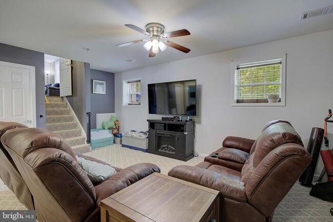 Building Photo - Welcome to this delightful split-level hom...