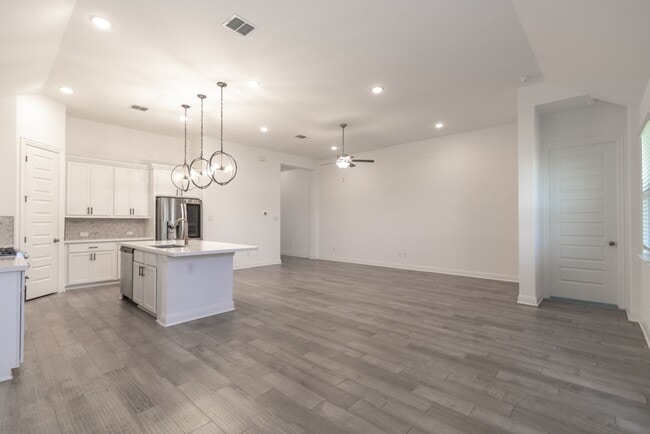 Building Photo - 124 Shagbark Trl