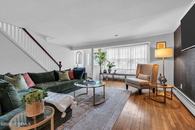 Building Photo - 115 10th Ave