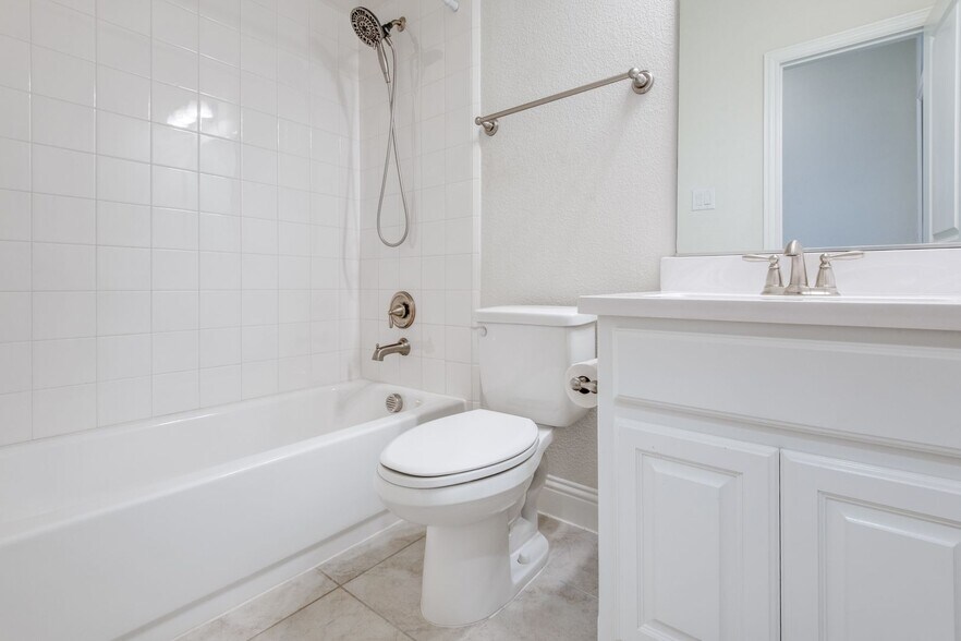 Building Photo - 1117 9th St