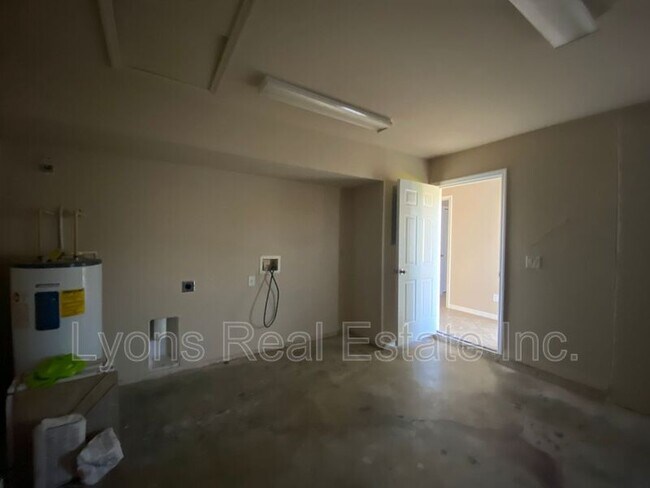 Building Photo - 1127 Gilbert Ave S