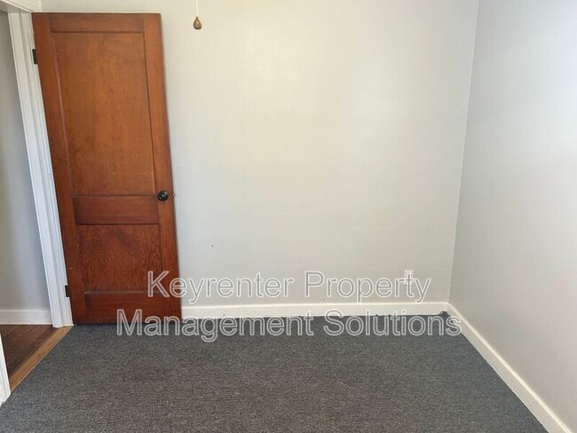 Building Photo - 501 Sherwood Ave