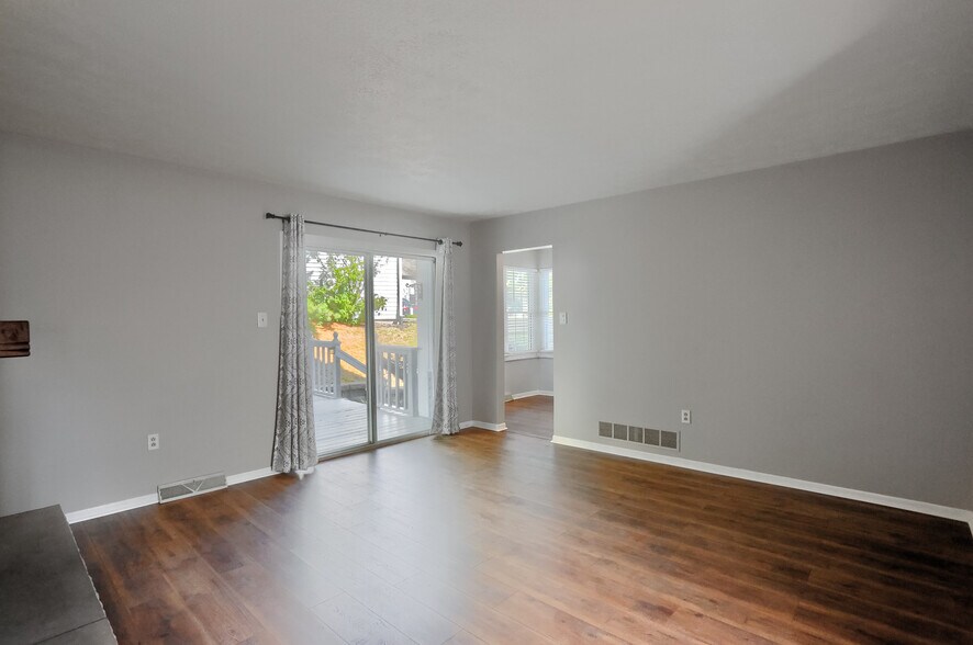 Building Photo - 2624 Hunters Point Dr