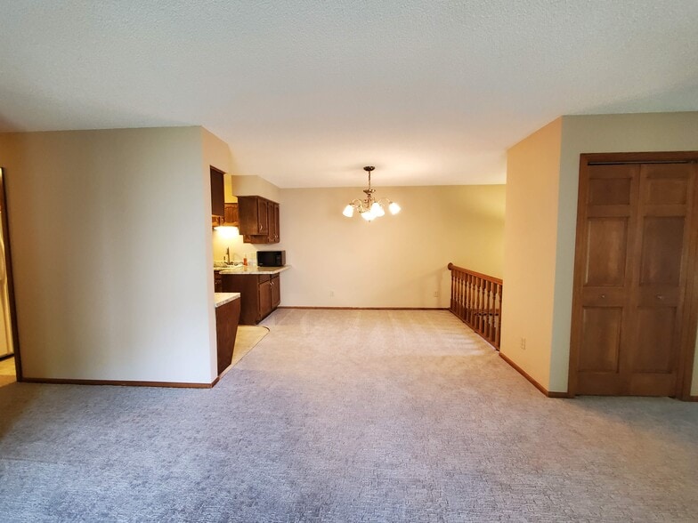 Building Photo - 2517 Cedar Hills Dr
