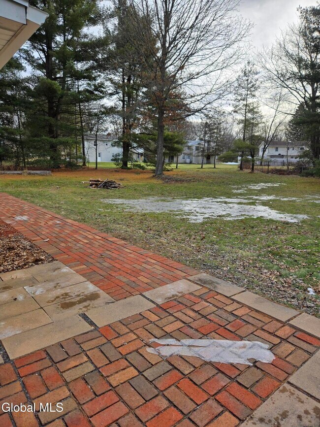 Building Photo - 7 Bedford Dr