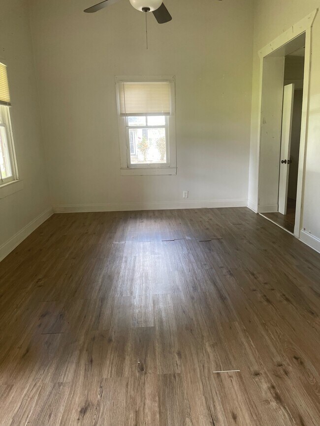 Building Photo - 1115 Alfred St