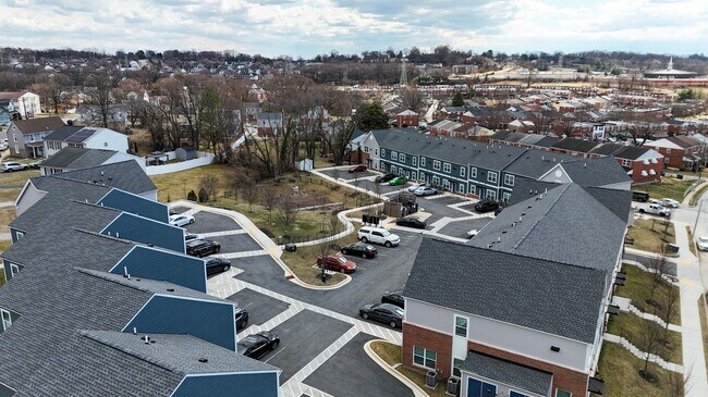 Building Photo - 4907 Hamilton Ave