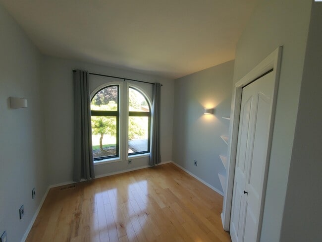 Building Photo - North Richland For Rent