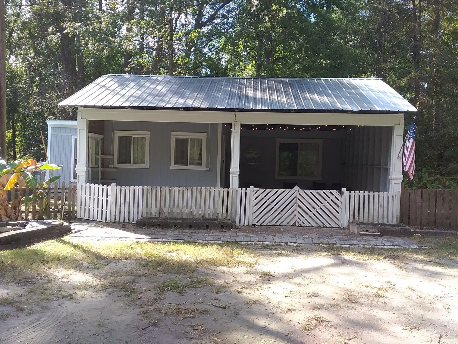 Building Photo - 561 Mendel Ave