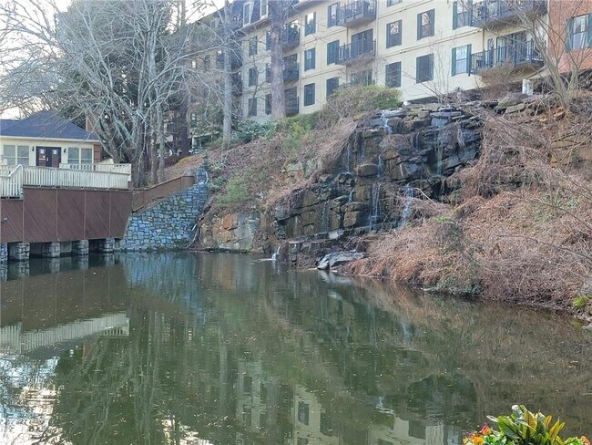 Building Photo - 23212 Plantation Dr NE