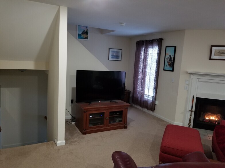 Building Photo - 7B Farnum Ct