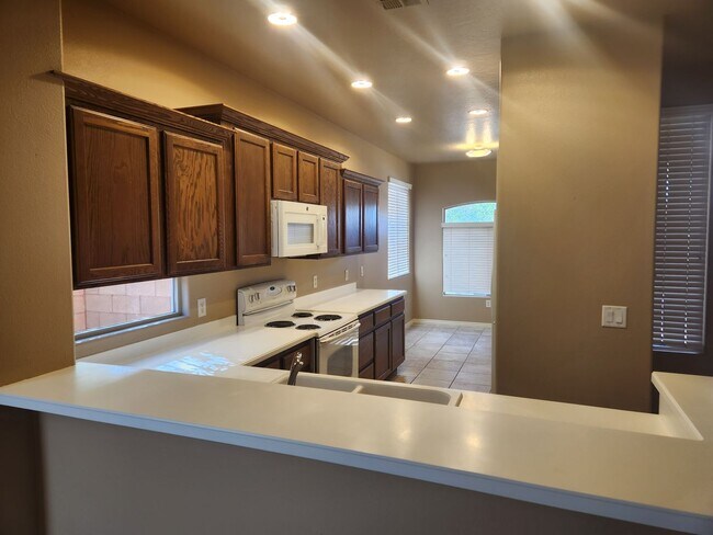 Primary Photo - Sweet Coral Canyon 3/2 with garage and pri...