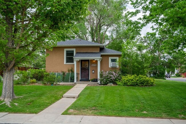Building Photo - Spacious 1 bedroom basement home in the he...