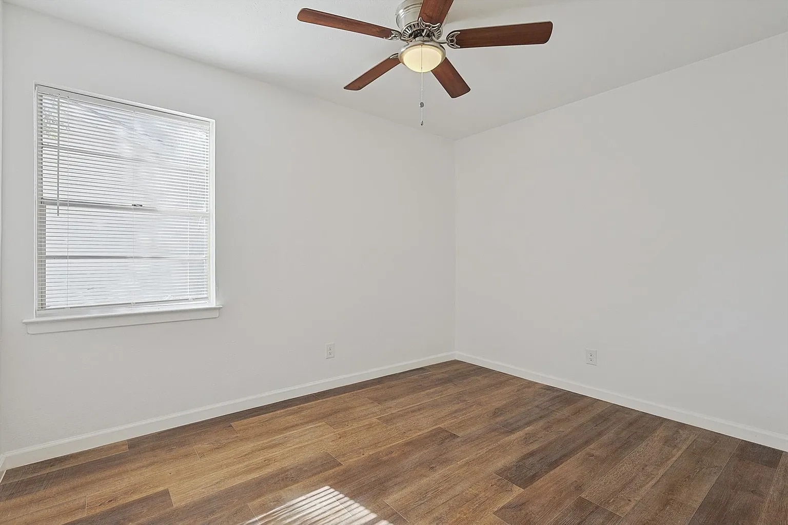 Building Photo - 9039 Pinewood Dr