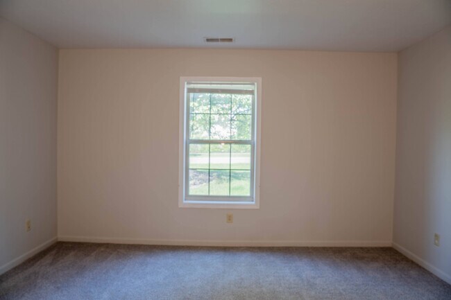 Building Photo - 100 N Rdg Dr