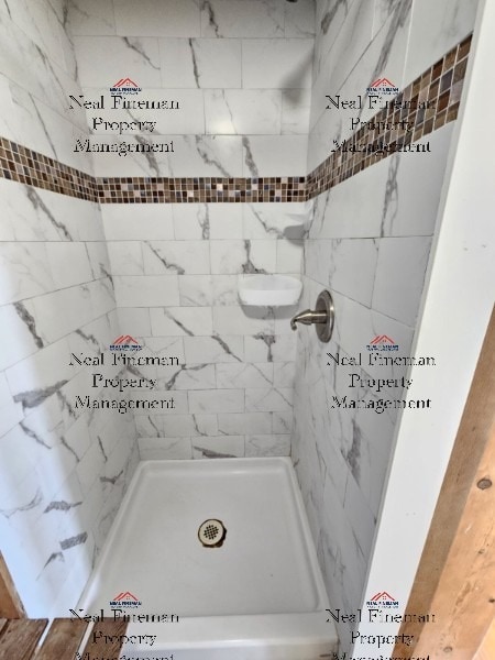 Building Photo - Studio/1 Bathroom Apartment. 60 steps walk up to the apartment. No parking. Rented as shown