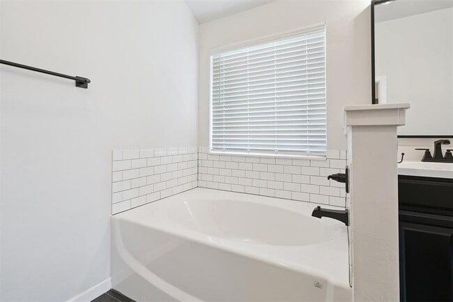 Building Photo - 15908 Buffalo Dr