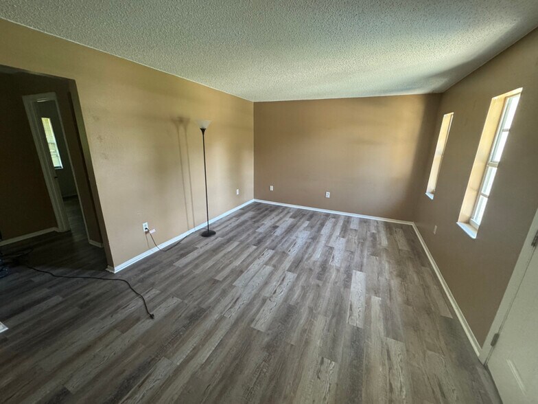 Building Photo - 7403 Mead Dr
