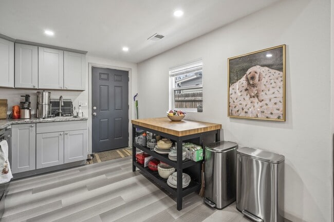 Building Photo - Cute Two Bedroom 1 Bathroom House in North RiNo