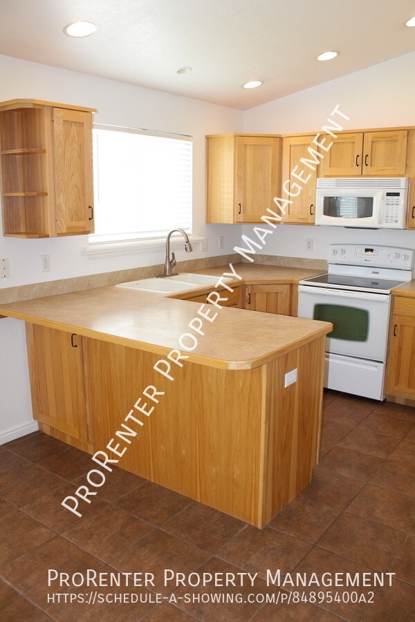 Building Photo - 1989 N 2530 W