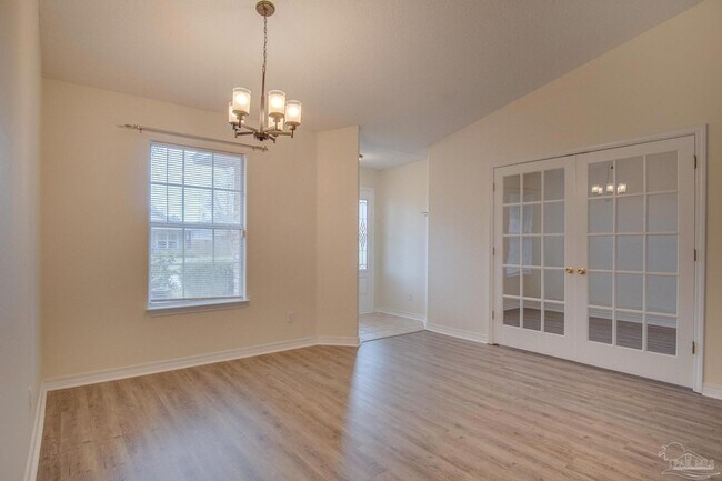 Building Photo - 3012 Classic Dr