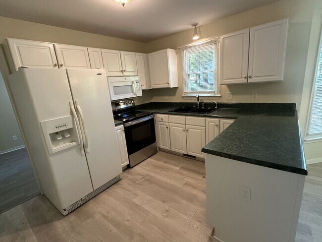Building Photo - For Rent: Charming 4-Bedroom Colonial in C...