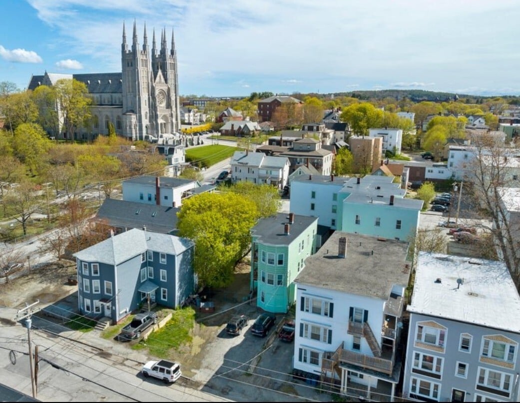 Building Photo - 98 Blake St