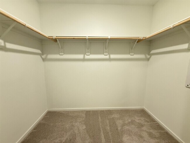 Building Photo - 16802 Old Wagon Wy