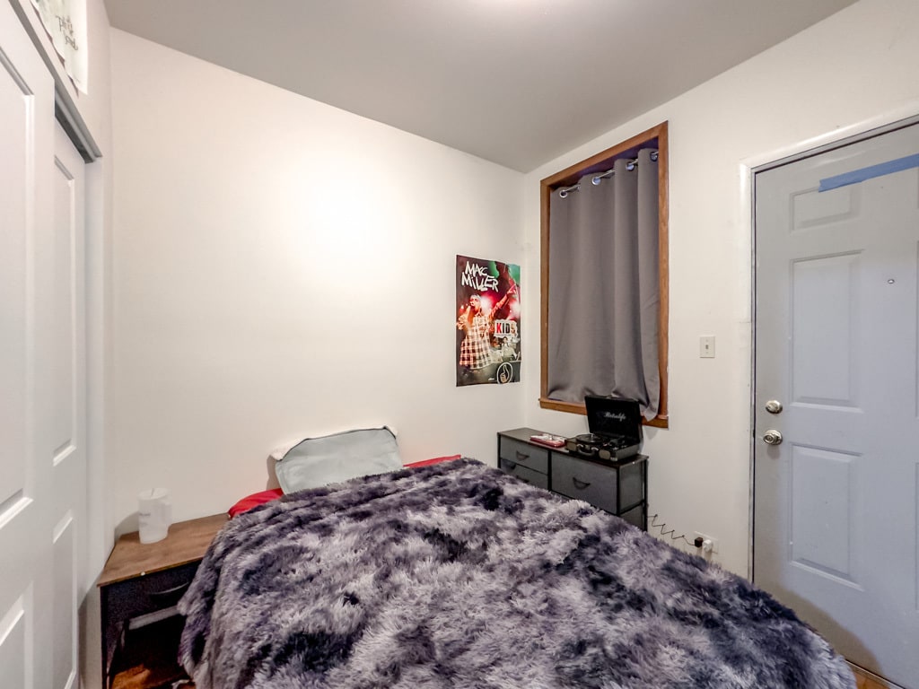 Building Photo - 6711 N Sheridan Rd