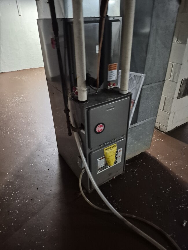 Building Photo - 8835 Murvale Dr