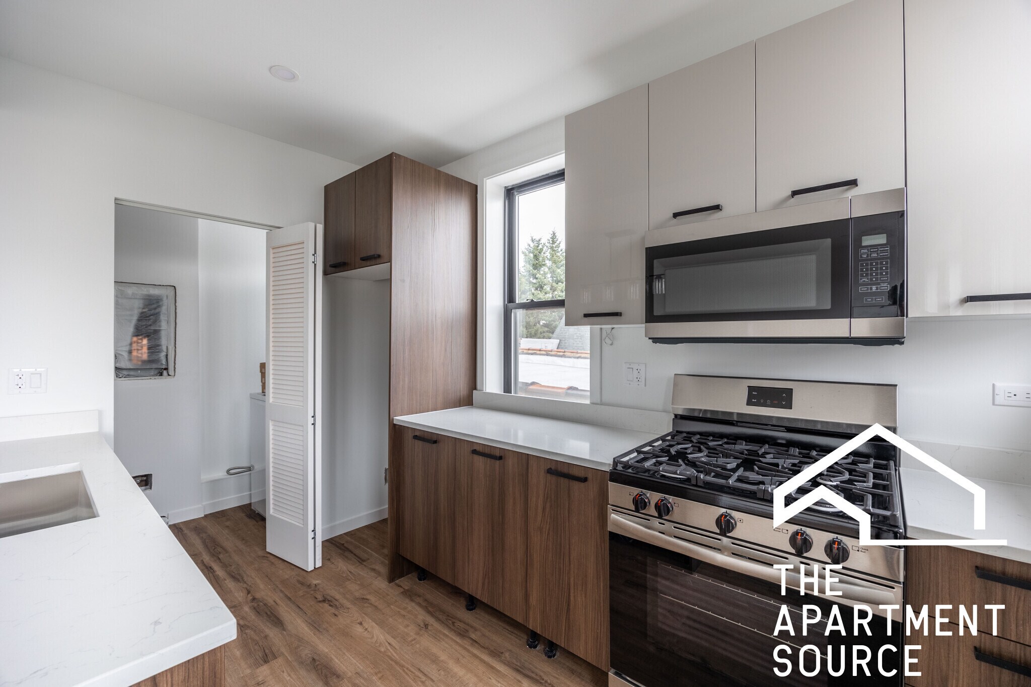 Building Photo - 4410 N Greenview Ave