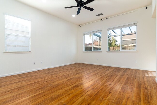 Building Photo - 3350 W Stewart Ave