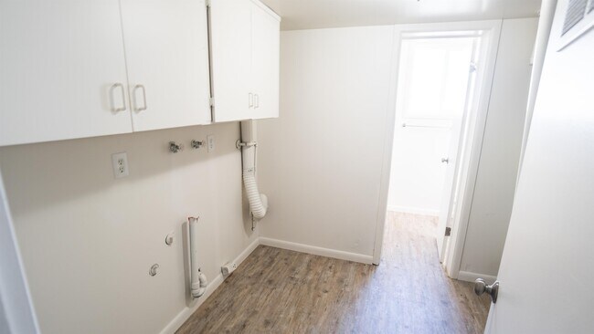 Building Photo - 5558 S Somerset Way