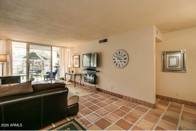 Building Photo - 7625 E Camelback Rd