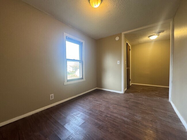 Building Photo - 212 Depeyster St