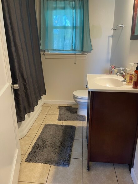 Bathroom - 914 Westview Cir