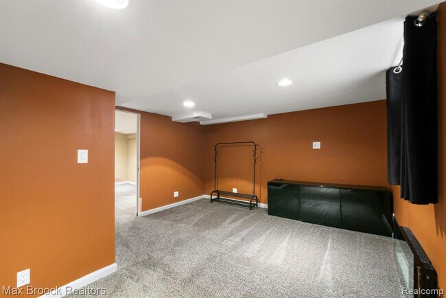 Building Photo - 3602 Elmhurst Ave