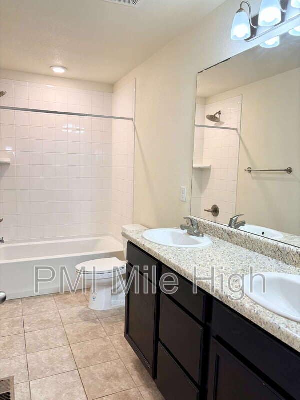 Building Photo - 12874 Jasmine St